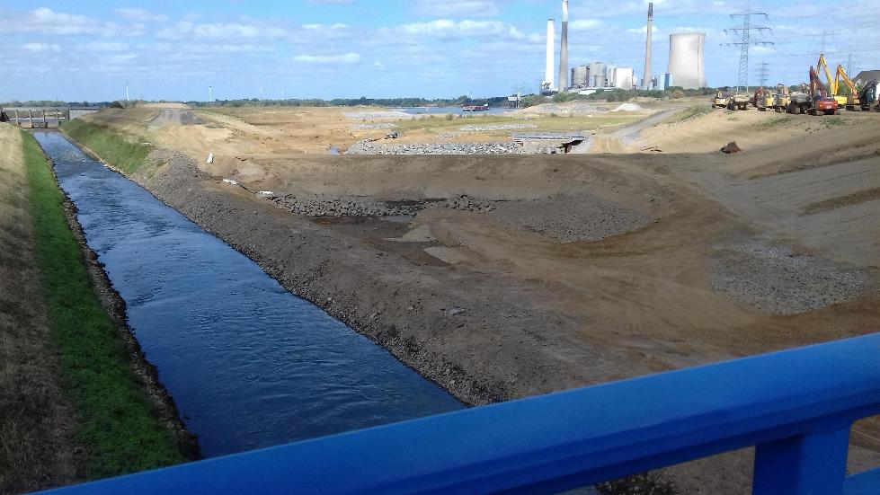 Die neue Emscherm�ndung im Bau