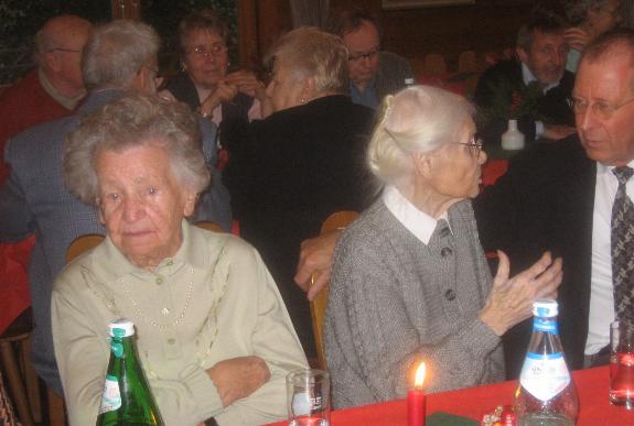 Zweihundert Lebensjahre vereint: Betty Stein (rechts) und Erna Bergfeld