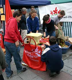 Frisch gepresster Apfelsaft bei den hessischen NaturFreunden, Bild: Nina Wettern